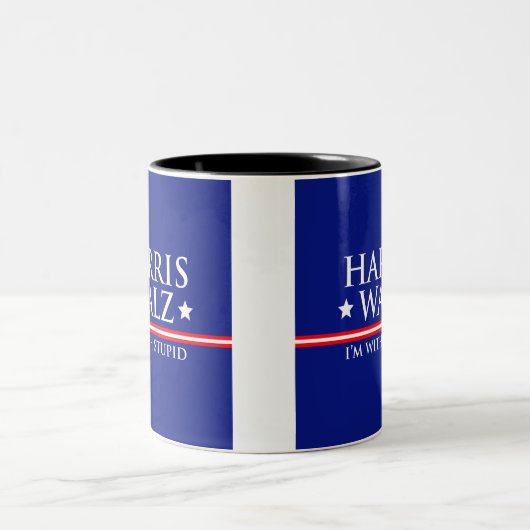 Harris Walz Ich bin mit Stupid-Tasse Zweifarbige Tasse (Mittel)