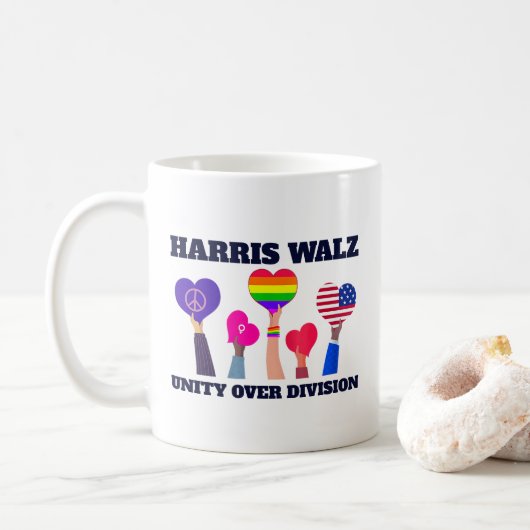 Harris Walz Unity über Division LGBTQ Dark Blue Kaffeetasse (Mit Donut)