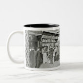 Harrods Bestimmungs-Abteilung, c.1901 Zweifarbige Tasse (Links)