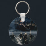 Harry Potter Castle | Ankunft in Hogwarts Schlüsselanhänger<br><div class="desc">Ein Filmbild aus dem Stein des Zauberers. Harry Potter sah hier bei seiner Ankunft im Hogwarts Castle und wollte seine magische Bildung in Hexerei und Zauberei beginnen. Eine mondleichte Bootsfahrt über den großen See, um mit der Zeremonie der Sortierung zu beginnen. Diese Stone-Referenz der Weisen wird wirklich auffallen und Sie...</div>