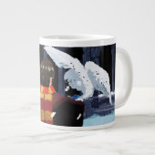 HARRY POTTER™ & Hedwig im Schnee Jumbo-Tasse (Vorderseite Rechts)