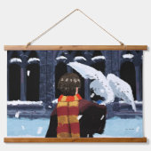HARRY POTTER™ & Hedwig im Schnee Wandteppich Mit Holzrahmen (Vorne)