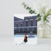 HARRY POTTER™ & Hedwig in HOGWARTS™ Hof Postkarte (Stehend Vorderseite)