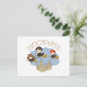 HARRY POTTER™, Hermione & Ron Fly Over HOGWARTS™ Postkarte (Stehend Vorderseite)