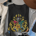 Harry Potter | Hogwarts Crest - Vollfarbigkeit T-Shirt<br><div class="desc">Haben Sie schon einmal davon geträumt, in Gryffindor zu sein? Möchten Sie in Ravenclaw sein? Was ist mit der Sortierung nach Slytherin oder Hufflepuff? Selbst wir jeden Tag Muggles können Teil der Magie von Harry Potter mit diesem bunten Wappen-Design von Hogwarts sein. Inspiriert von der J.K. Rowling Kinderserie, die Magie...</div>