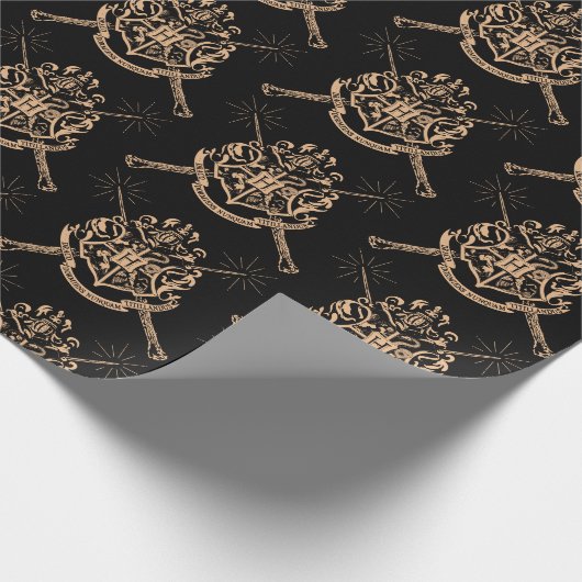Harry Potter | Hogwarts gekreuzte Zauberstäbe Wapp Geschenkpapier (Ecke)