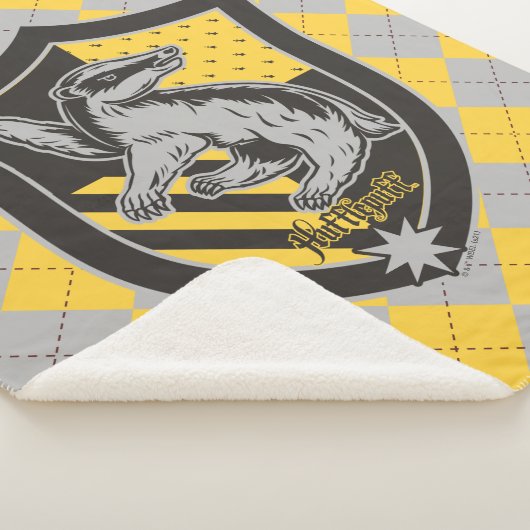 Harry Potter | Hufflepuff House Pride Wappen Sherpadecke (3/4)
