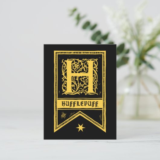 Harry Potter | Hufflepuff Monogram Banner Postkarte (Stehend Vorderseite)