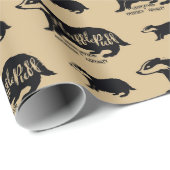 Harry Potter | HUFFLEPUFF™ Silhouette Typografie Geschenkpapier (Rolleneckpunkt)