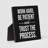 hart arbeiten, geduldig sein, dem Prozess vertraue Fotoplatte (Vorderseite)