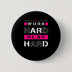 hart arbeiten, so hart spielen - Arbeitstag lustig Button