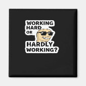 hart arbeitender oder kaum arbeitender lustiger Me Magnet (Vorne)