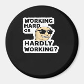 hart arbeitender oder kaum arbeitender lustiger Me Magnet (Vorne)