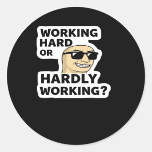 hart arbeitender oder kaum arbeitender lustiger Me Runder Aufkleber