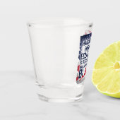 Harte Arbeit, hoch gebildet und erfolgreich... Schnapsglas (Links)