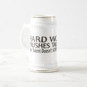 Harte Arbeit zerquetscht Talent-Tasse Bierglas (Vorderseite Links)