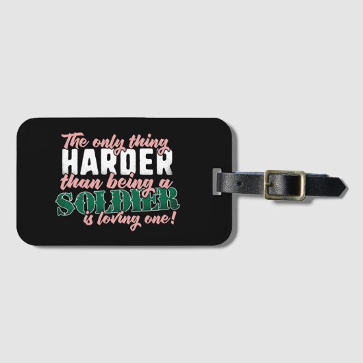 Härter als einen Soldaten zu lieben - Militärsprec Gepäckanhänger (Vorderseite (Horizontal))