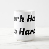 hartes Nickerchen härter arbeiten Kaffeetasse (Mittel)