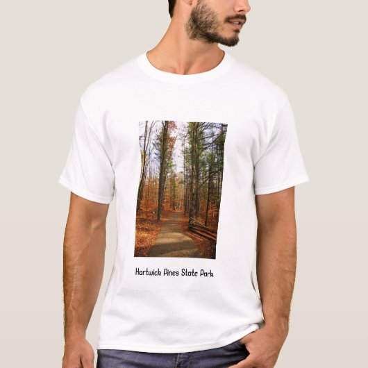 Hartwick Kiefern im Fall T-Shirt (Vorderseite)