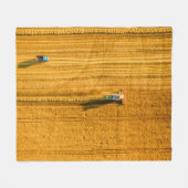 Harvester machine working in field. Combine harves Fleecedecke (Vorderseite (Horizontal))