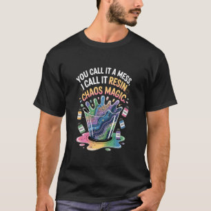Harzkünstler entwerfen gießen, härten, Kunst mit C T-Shirt