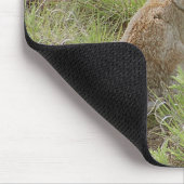 Häschen schaut über Schulter Mousepad (Ecke)