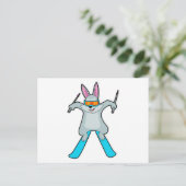 Hase als Skifahrer mit Ski Postkarte (Stehend Vorderseite)