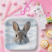 Hase in einer tiefen Schneewehe Pappteller (Party)