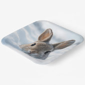 Hase in einer tiefen Schneewehe Pappteller (Gewinkelt)