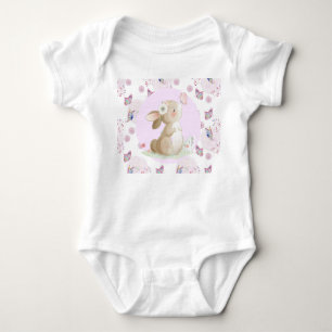 Hase mit Butterfly-Bodysuit Baby Strampler