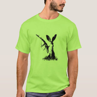 Hase mit Kalaschnikow AK-74 T-Shirt
