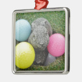 Hase mit rosa blaugelbem Ei Ornament Aus Metall (Links)