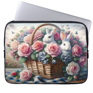Hasen, gebettet zwischen Cottage-Rosen Laptopschutzhülle