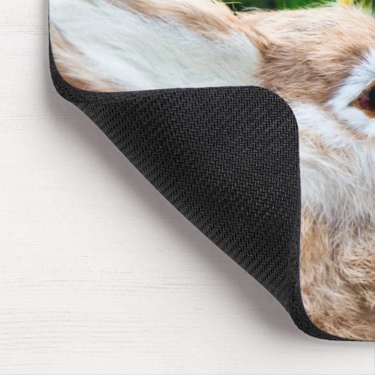 Hasen-Schniffe-Blume Mousepad (Ecke)