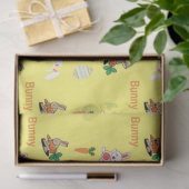 Hasen- und Karottenmuster auf gelb Seidenpapier (Geschenk)