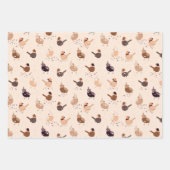 Hasenvögel mit Hüten und Weihnachtsschmuck auf W Geschenkpapier Set (Vorderseite)