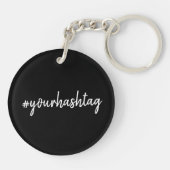 Hashtag | Benutzerdefinierte schwarze Schrift Mini Schlüsselanhänger (Rückseite)