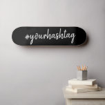 Hashtag | Benutzerdefinierte schwarze Schrift Mini Skateboard<br><div class="desc">Ein einfaches, stilvolles, individuelles Hashtag-Design, das leicht mit Ihrem Lieblings-Hash personalisiert werden kann, der in Ihrem Twitter, Instagram, Facebook, Pinterest oder Ihren anderen Social-Media-Accounts verwendet wird. Machen Sie Ihren eigenen #hashtag mit diesem benutzerdefinierten Design viraler! #YourHashtag in moderner minimalistischer Schrift handgeschriebene Typografie, fertig für Ihren individuellen Tag mit jedem aktuellen...</div>