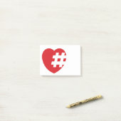 hashtag in einem Herzen Post-it Klebezettel (Auf Schreibtisch)