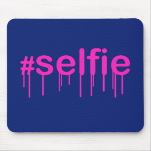 Hashtag Selfie Drooling auf blau Mousepad