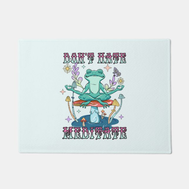 "Hasse nicht, meditiere" | Friedlicher Frosch Fußmatte (Vorderseite)