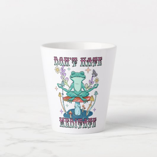 "Hasse nicht, meditiere" | Friedlicher Frosch Milchtasse (Vorderseite)