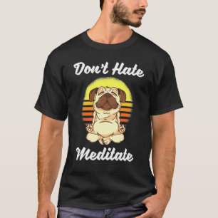 Hasse nicht Meditiere Retro Sonne Mops Hund Yogis T-Shirt