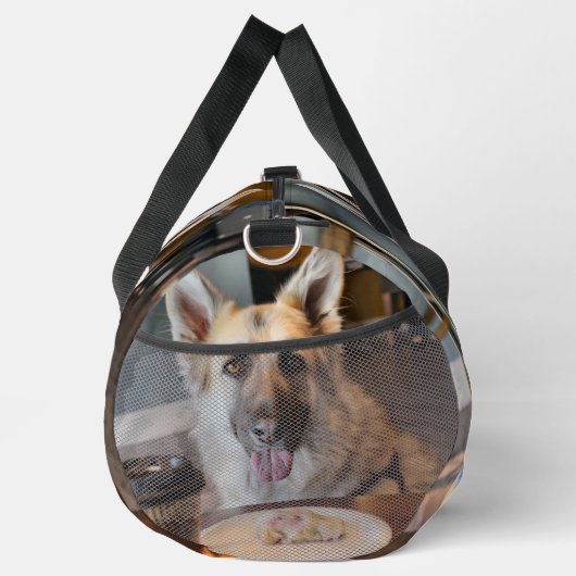 Hast du dir etwas besorgt? duffle bag (Rechts)