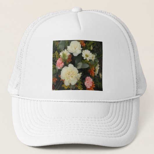 Hat Carnation Bouquet Truckerkappe (Vorderseite)