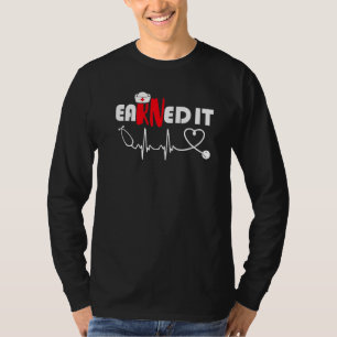 Hat es verdient Krankenpfleger Abschluss 2022 Pfle T-Shirt