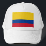 Hat mit Flagge von Kolumbien Truckerkappe<br><div class="desc">Schlagen Sie sich von der Sonne ab und zeigen Sie stolz kolumbianisches Erbe mit unserem markanten Hut mit der Nationalflagge! Dieser Hut zeigt das Design der kolumbianischen Fahne, die durch ihre Trikolore gelb, blau und rot gekennzeichnet ist. Der gelbe Streifen symbolisiert den Reichtum und die natürlichen Ressourcen des Landes, das...</div>
