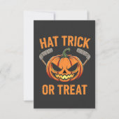 Hat Trick oder Treat Spooky Halloween Eishockey Einladung (Vorderseite)