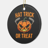 Hat Trick oder Treat Spooky Halloween Eishockey Keramik Ornament (Links)