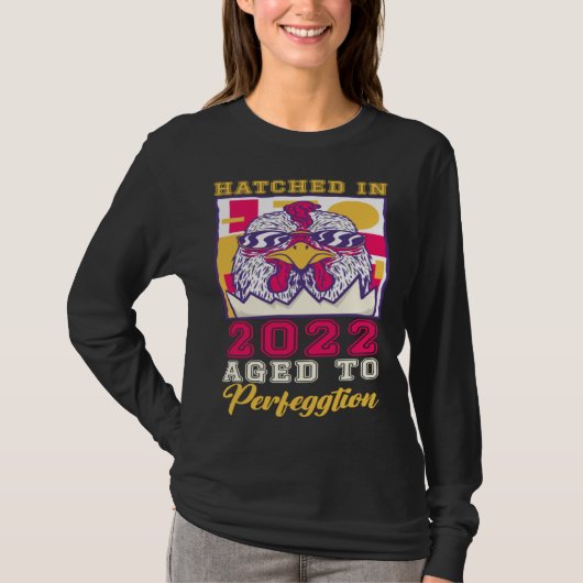 Hatched in 2022 Aged to Perfeggtion T-Shirt (Vorderseite)